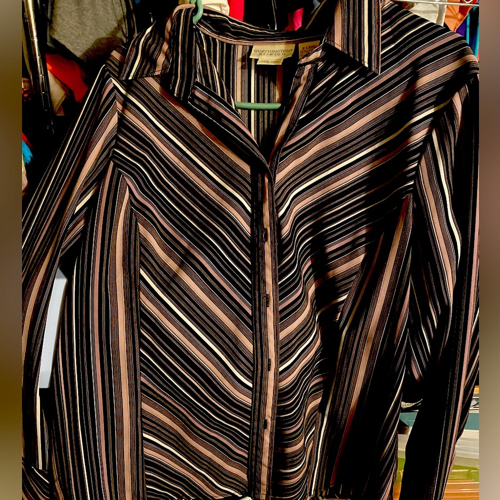 Women’s Worthington button up shirt.